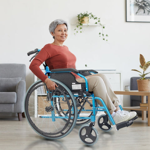 Silla de ruedas plegable con respaldo partido y reposabrazos abatible color azul