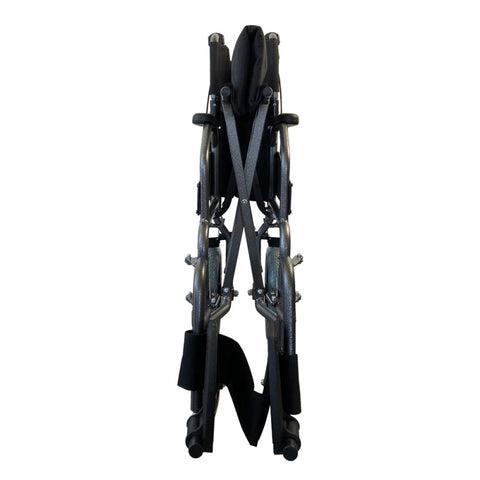 Silla de ruedas plegable de tránsito con ruedas pequeñas y respaldo reclinable